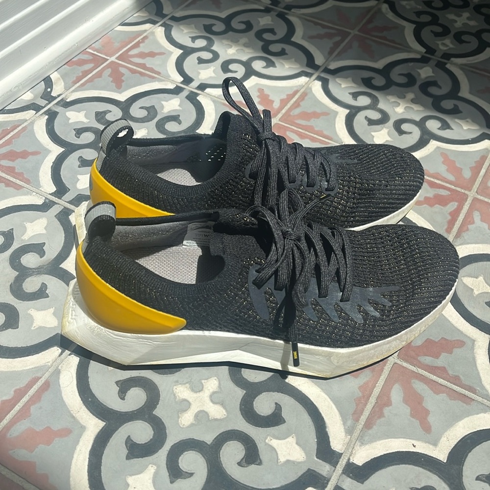 ALLBIRDS TREE FLYERS — Women’s 9 — Gently Used
